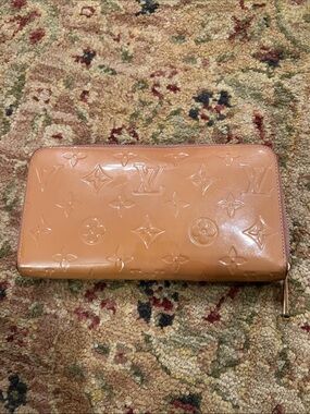 Louis Vuitton Vernis Zip Wallet in Nude Brown Patent